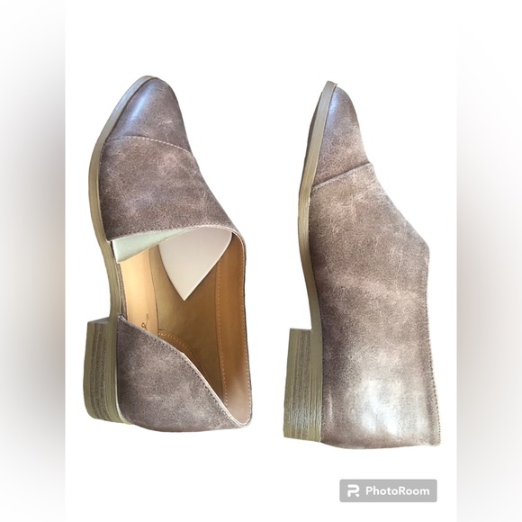 Qupid Tuxedo-68 Leatherette Pointy Toe Extreme Cut Out Ankle Bootie - Picture 9 of 12